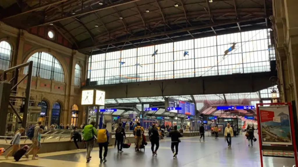 What Transportation Options Are Available Near Hotel Bristol Zurich?