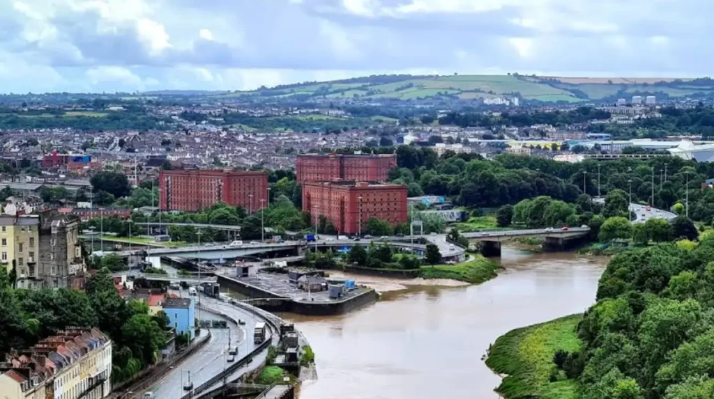 What are realistic monthly budgets in Bristol?