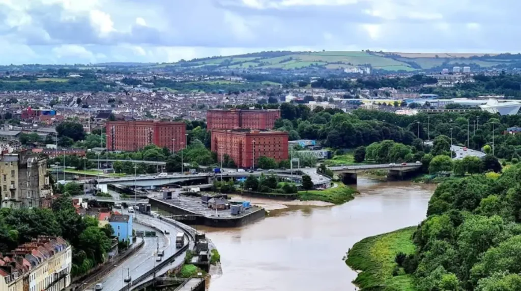 What family attractions does Bristol offer?