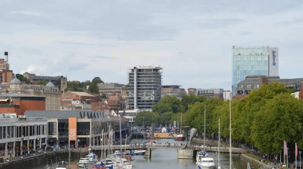 What makes Bristol a good weekend city?