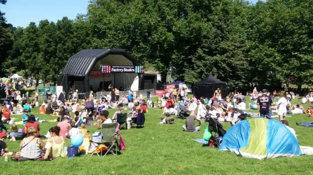 Where are the best walking routes in Bristol's green spaces?