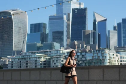U.K. Unprepared For Extreme Heat, Commission Report Warns, London 2026