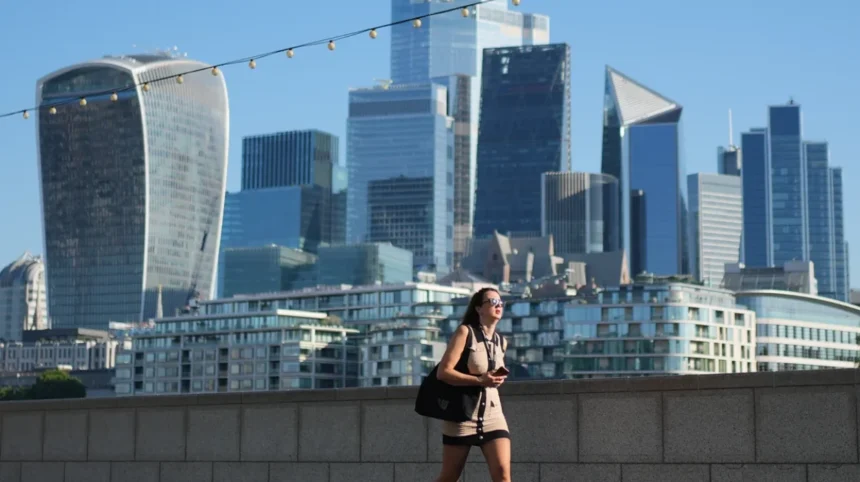 U.K. Unprepared For Extreme Heat, Commission Report Warns, London 2026